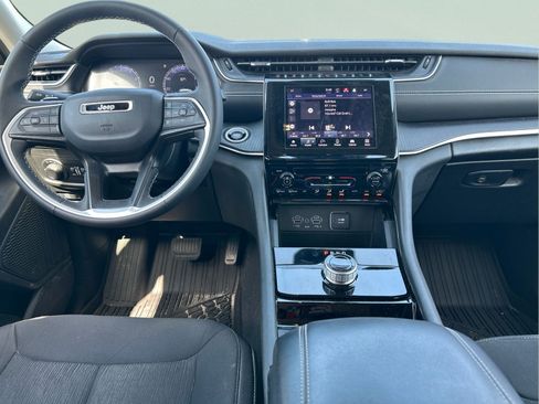 Certified 2023 Jeep Grand Cherokee Laredo AWD/4WD image 13