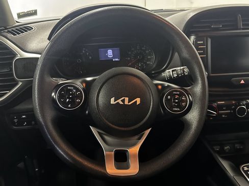 Used 2022 Kia Soul LX w/ Technology Package FWD image 5