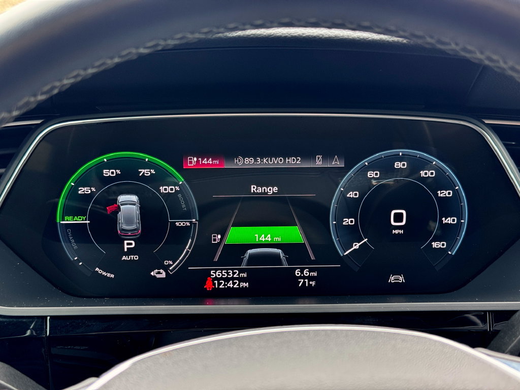 Used 2021 Audi e-tron Premium AWD/4WD image 27