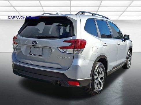 Used 2023 Subaru Forester Premium image 7