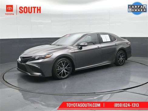 Used 2024 Toyota Camry SE image 7