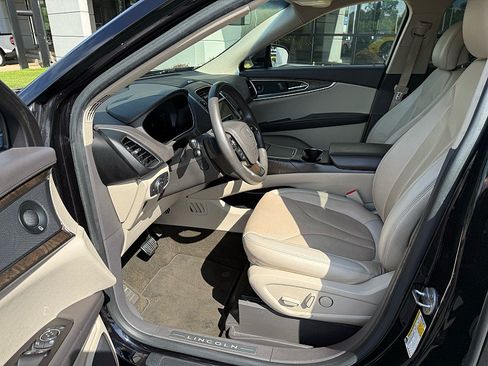 Used 2019 Lincoln Nautilus Reserve FWD image 9