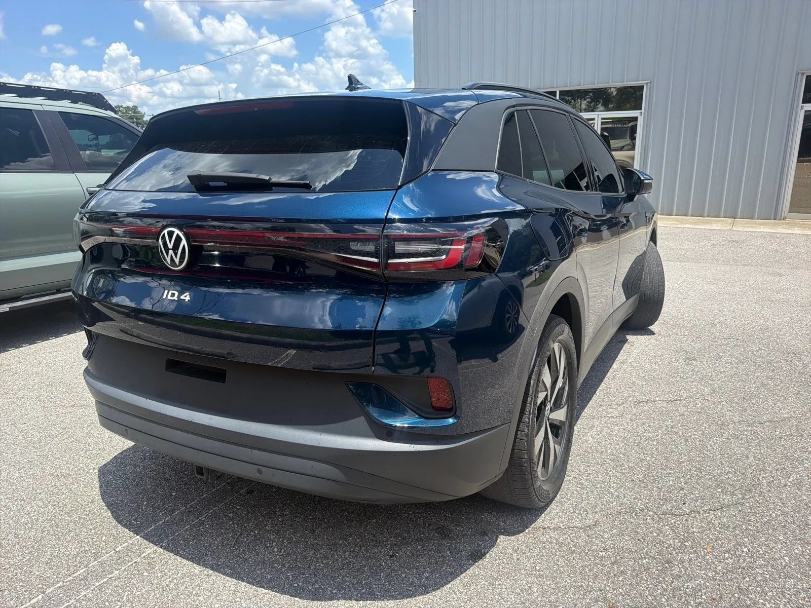 Used 2023 Volkswagen ID.4 Pro AWD/4WD image 7