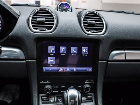 Used 2025 Porsche 718 Cayman image 26