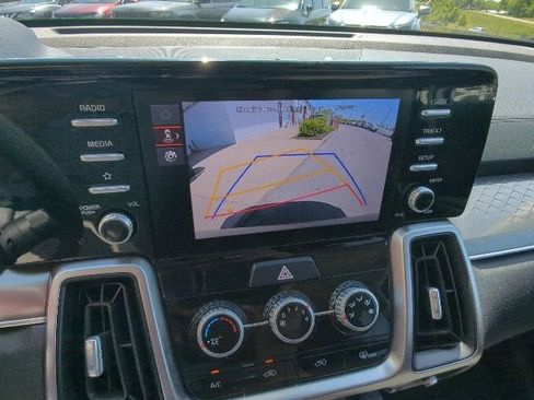 Used 2023 Kia Sorento LX AWD/4WD image 19