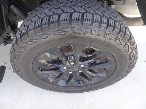 Used 2024 Jeep Gladiator Sport image 10