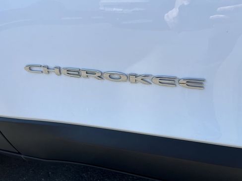 Used 2021 Jeep Cherokee Latitude Lux w/ Sun & Sound Group image 30