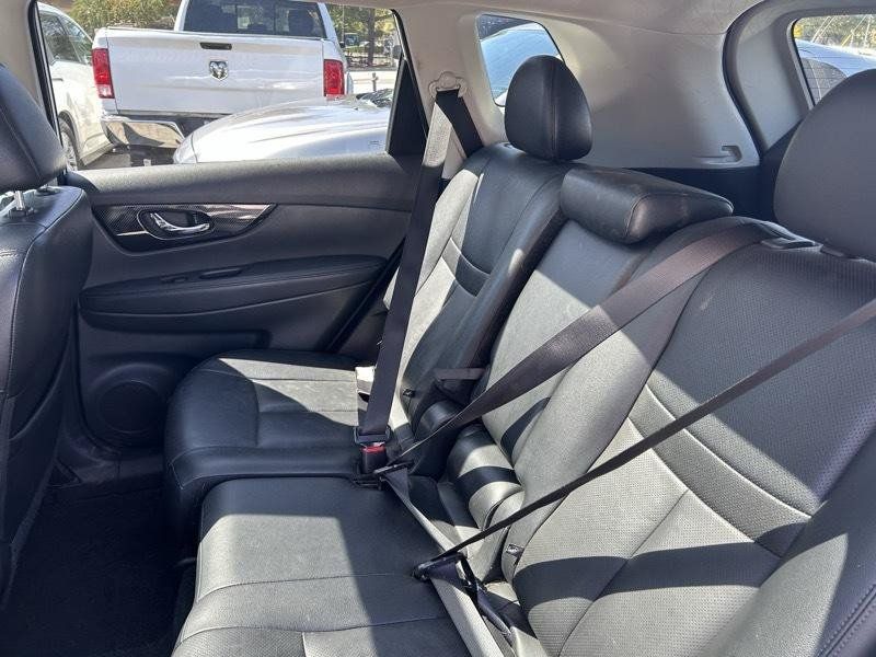 Used 2017 Nissan Rogue SL w/ SL Premium Package FWD image 15