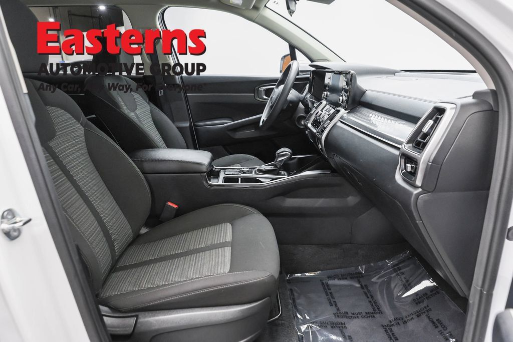 Used 2023 Kia Sorento LX FWD image 22