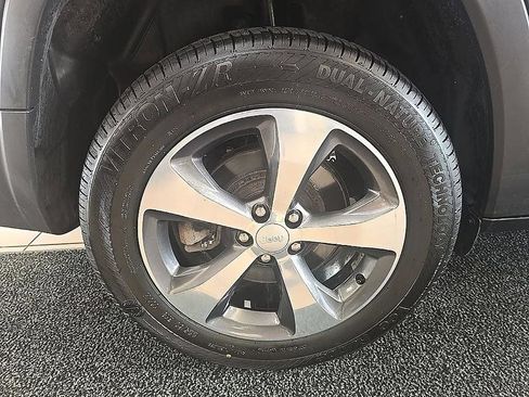 Used 2019 Jeep Cherokee Limited AWD/4WD image 40
