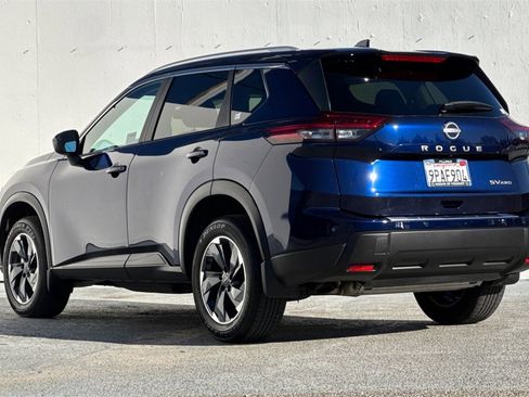 Used 2024 Nissan Rogue SV w/ SV Premium Package image 6