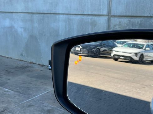 Used 2025 Nissan Versa SV image 19