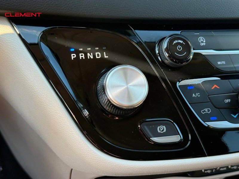 Used 2023 Chrysler Voyager LX FWD image 27