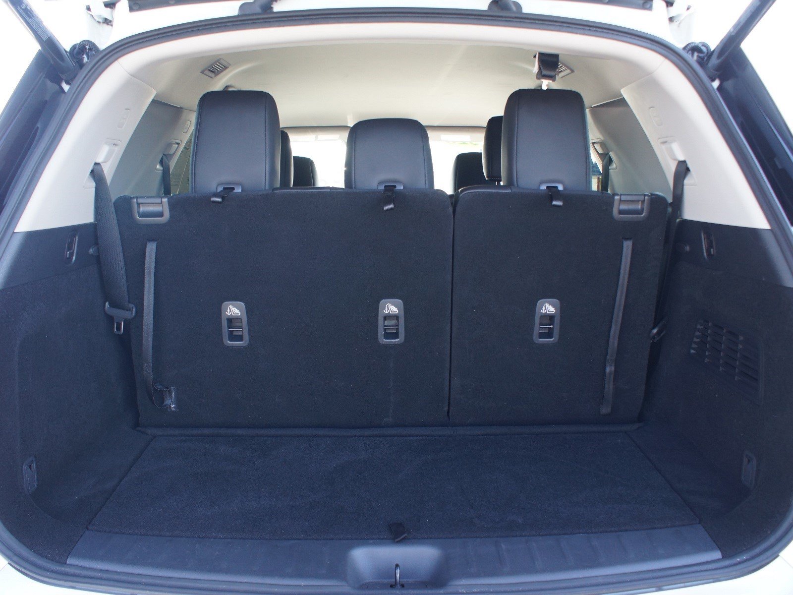 Used 2025 Nissan Pathfinder SL FWD image 18