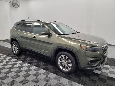Used 2020 Jeep Cherokee Latitude Plus w/ Mopar Interior Package FWD image 11