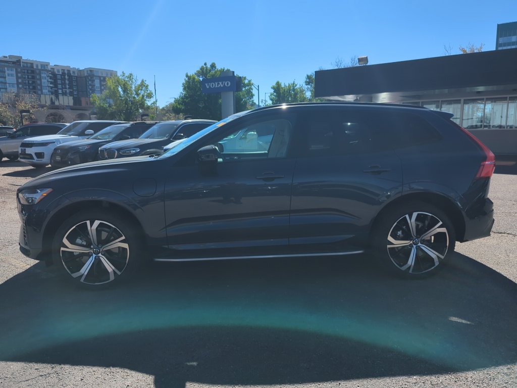 Used 2024 Volvo XC60 T8 Ultimate w/ Protection Package Premier AWD/4WD image 4