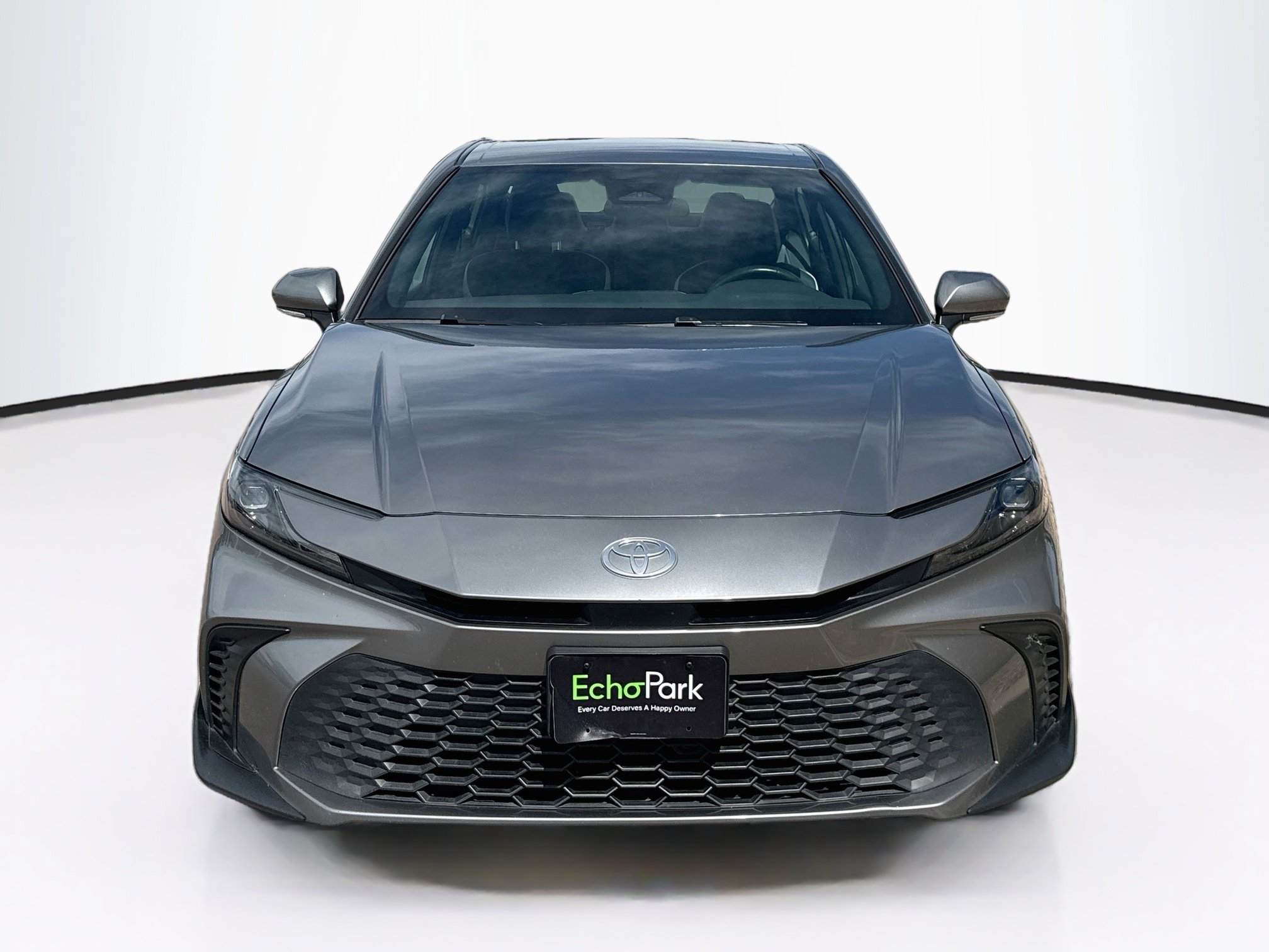 Used 2025 Toyota Camry SE FWD image 2