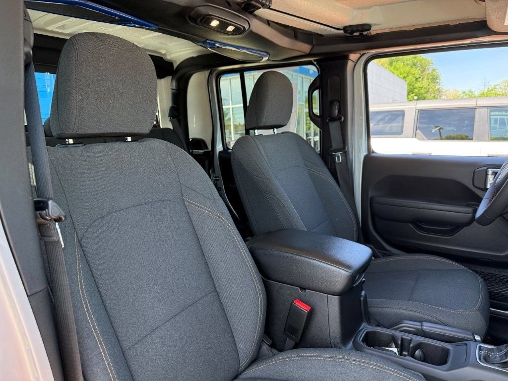Used 2024 Jeep Gladiator Sport AWD/4WD image 21