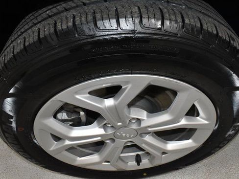 Used 2024 Jeep Compass Latitude image 9