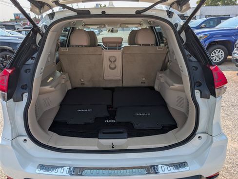 Used 2018 Nissan Rogue SV AWD/4WD image 12