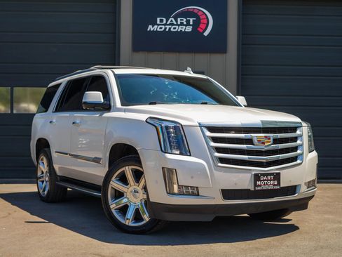 Used 2017 Cadillac Escalade Luxury AWD/4WD image 1