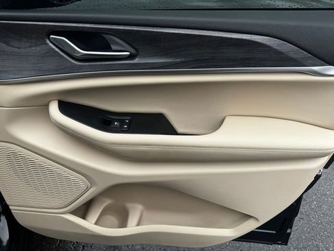 Certified 2025 Jeep Grand Cherokee Limited w/ Black Appearance Package image 13