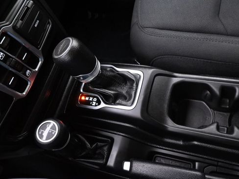 Used 2023 Jeep Gladiator Sport AWD/4WD image 32
