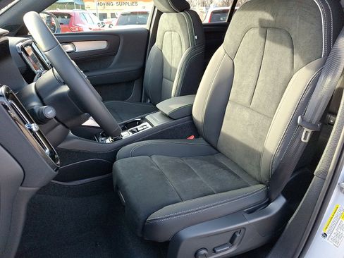 New 2026 Volvo XC40 B5 Ultra w/ Climate Package image 9