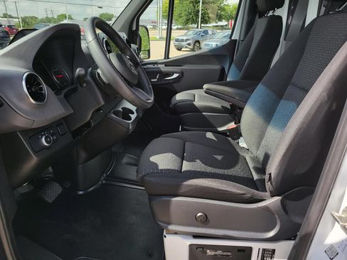 Used 2025 Mercedes-Benz Sprinter 2500 image 17
