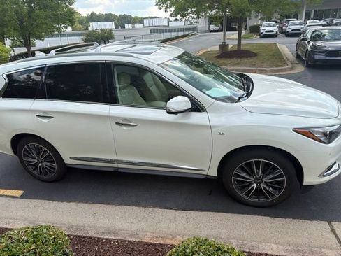 Used 2017 INFINITI QX60 Luxe w/ Deluxe Technology Package AWD/4WD image 3