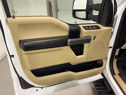 Used 2017 Ford F150 XLT w/ Trailer Tow Package image 6