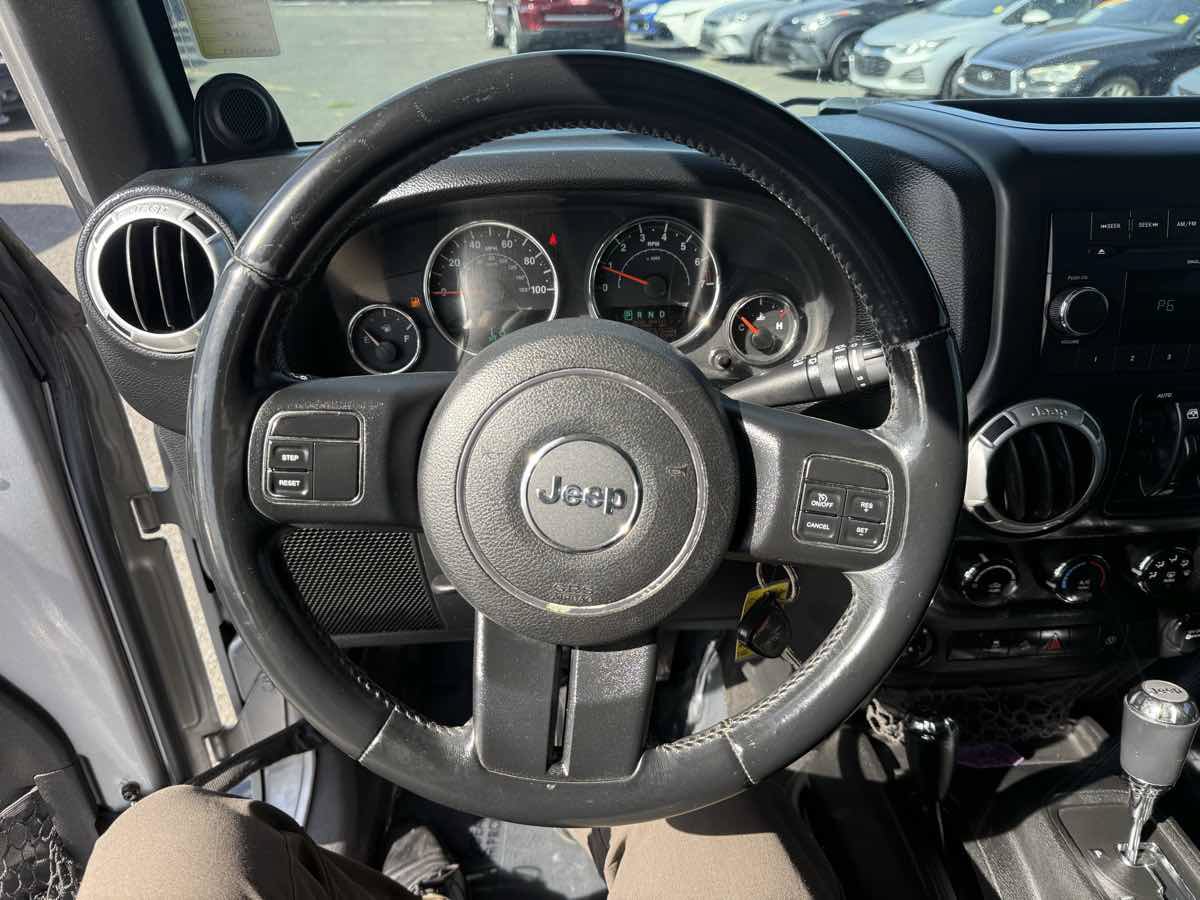 Used 2013 Jeep Wrangler Unlimited Sahara AWD/4WD image 7