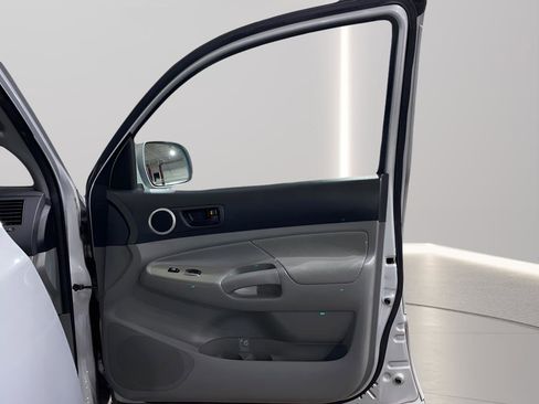 Used 2006 Toyota Tacoma PreRunner image 12