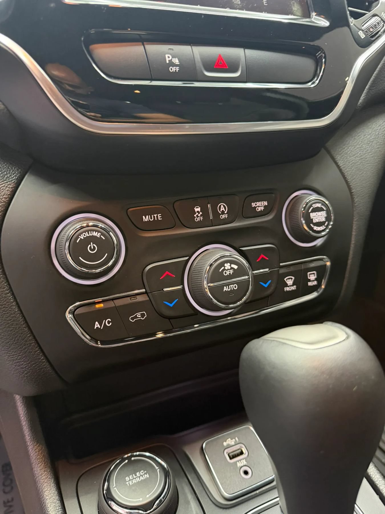 Used 2019 Jeep Cherokee High Altitude AWD/4WD image 19
