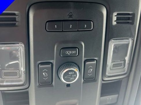 Used 2024 Chevrolet Suburban Z71 w/ Luxury Package image 18