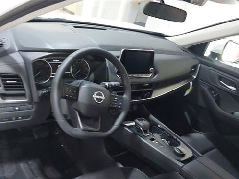 Used 2025 Nissan Rogue SV AWD/4WD image 19