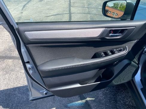 Used 2019 Subaru Outback 2.5i Premium image 8