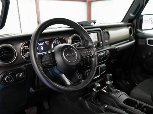 Used 2020 Jeep Gladiator Sport image 3