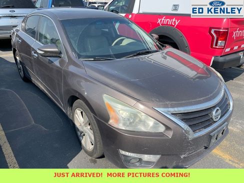 Used 2015 Nissan Altima 2.5 SL w/ Moonroof Package FWD image 1