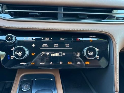 Used 2024 INFINITI QX60 Sensory w/ Vision Package AWD/4WD image 19