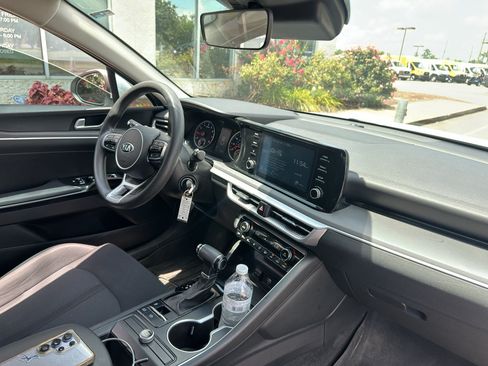 Used 2021 Kia K5 LX FWD image 12