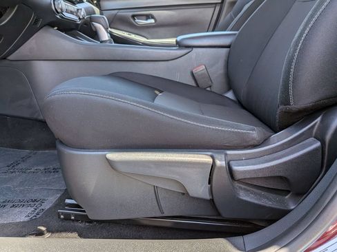 Used 2025 Nissan Sentra SV FWD image 14