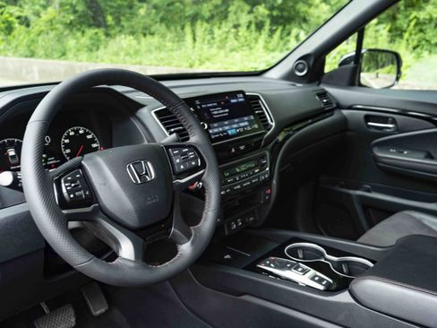 Certified 2025 Honda Ridgeline Black Edition image 16