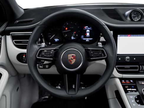 Used 2025 Porsche Macan AWD/4WD image 30