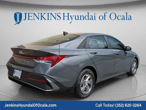 New 2026 Hyundai Elantra SE FWD image 3