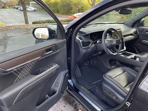 Used 2024 GMC Acadia Denali image 10