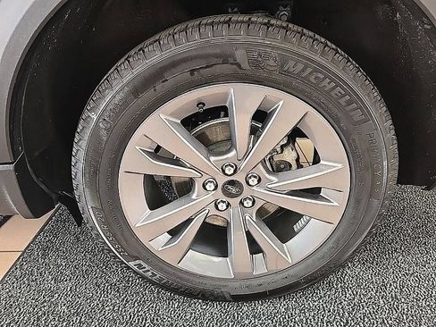 Used 2024 Ford Explorer XLT w/ Equipment Group 202A AWD/4WD image 40