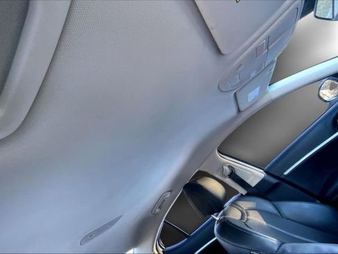 Used 2023 Genesis G70 2.0T image 28