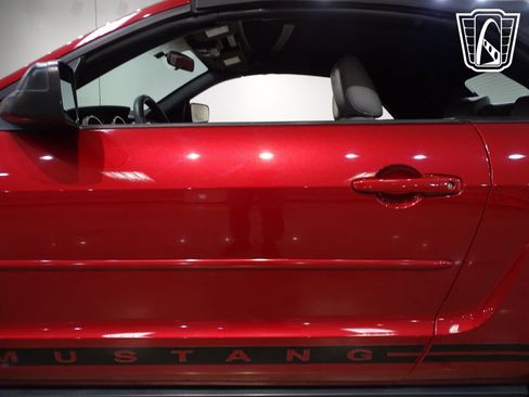 Used 2005 Ford Mustang Convertible image 30