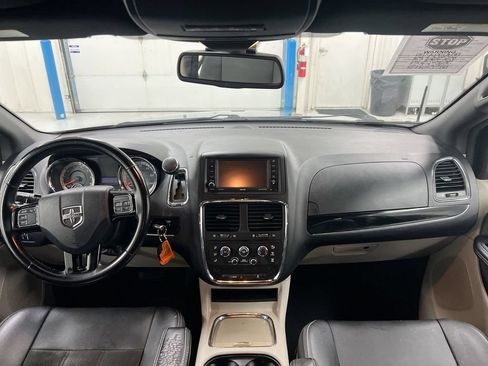 Used 2019 Dodge Grand Caravan SXT FWD image 10